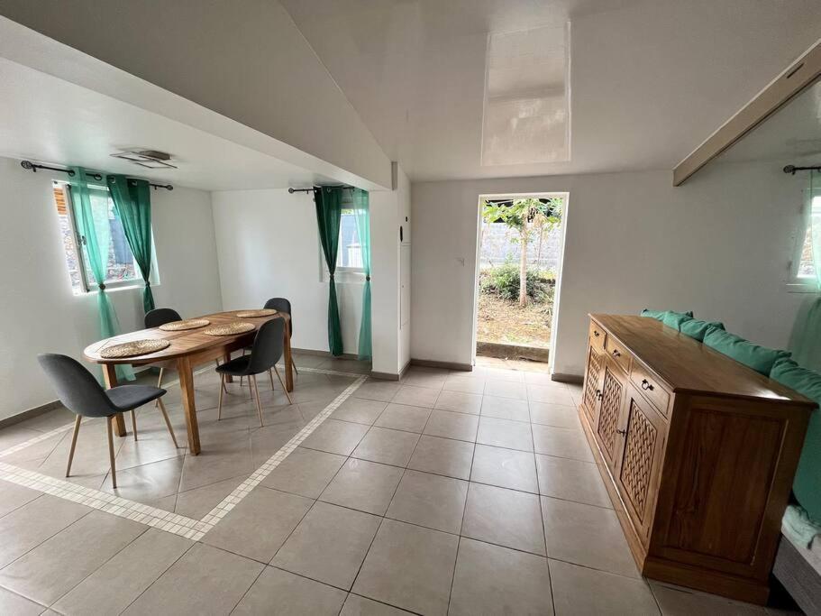 La Casita Creole Villa Avec Piscine Et Jacuzzi Сен-Пьер Экстерьер фото