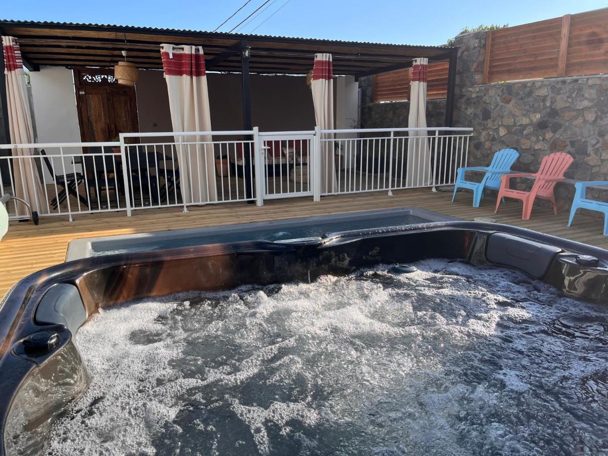 La Casita Creole Villa Avec Piscine Et Jacuzzi Сен-Пьер Экстерьер фото